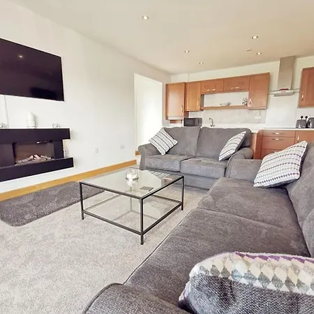 1 Y Bae - Top Floor Apartment Trearddur Exterior photo