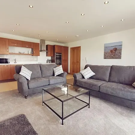 1 Y Bae - Top Floor Apartment Trearddur Exterior photo