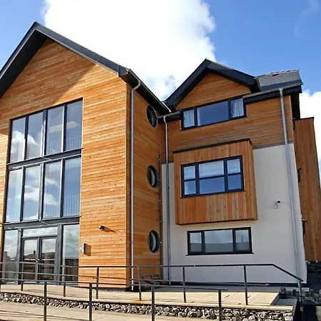 1 Y Bae - Top Floor Apartment Trearddur Exterior photo