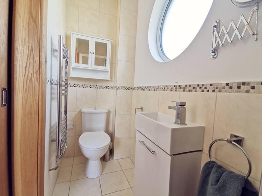 1 Y Bae - Floor * Trearddur