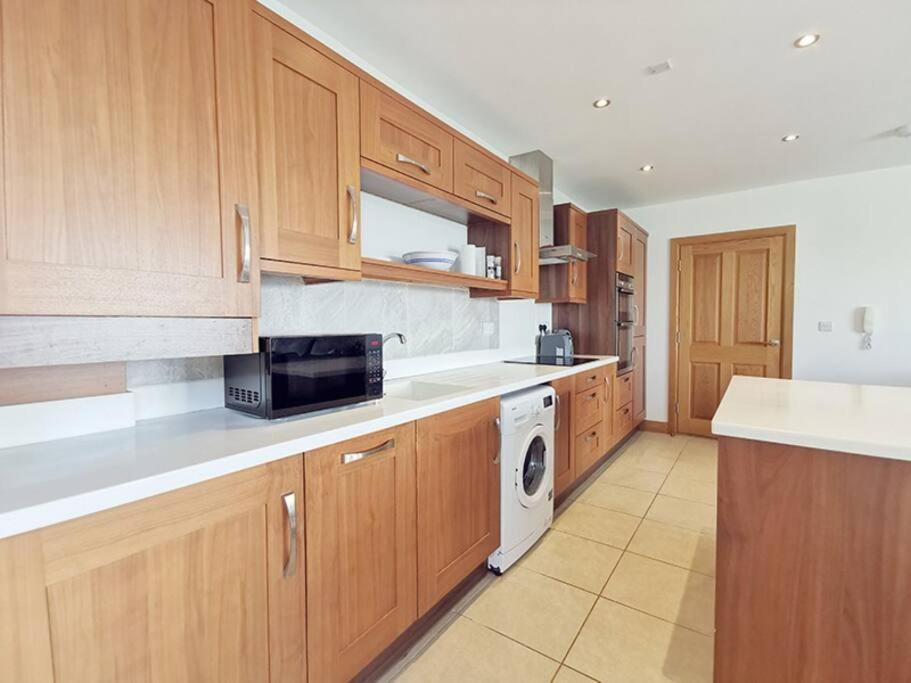 1 Y Bae - Floor * Trearddur